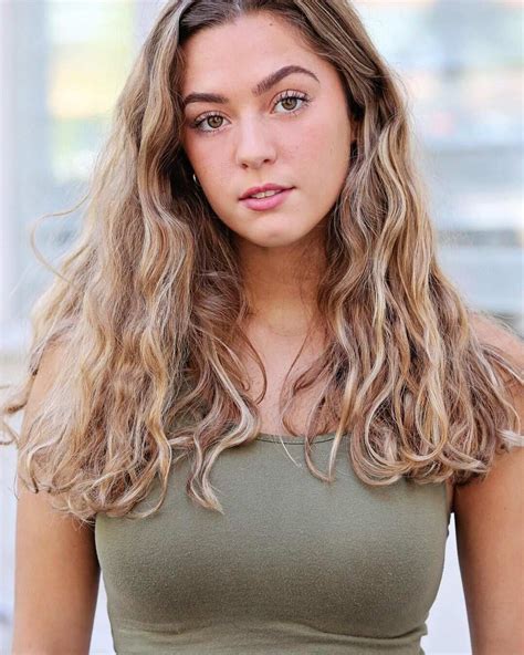 Chloerosesamantha Biography, Age, Net Worth and .